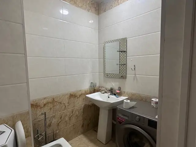 Комната в 3-комн. квартире, цокольный этаж, 105м², Шохмансур, Душанбе