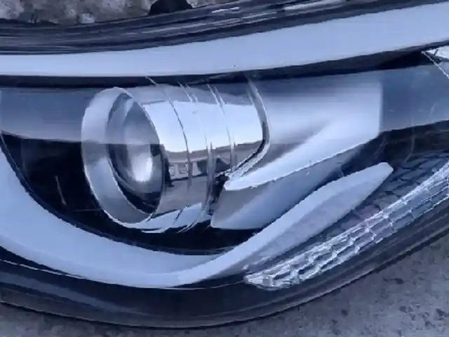 Стекло от фары Hyundai Avante MD, Душанбе