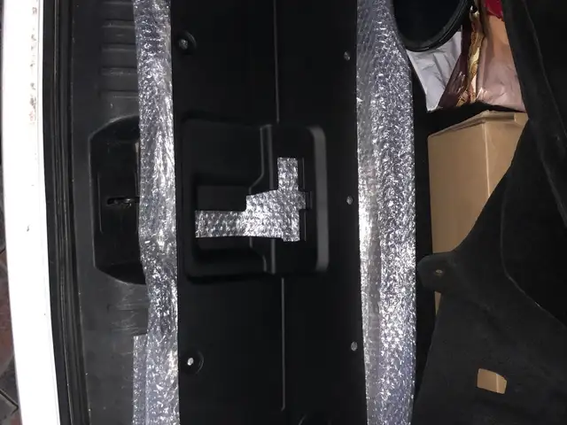 Подкапотник от Hongqi ehs 3, Душанбе