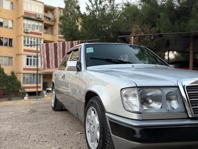 Mercedes-Benz W124