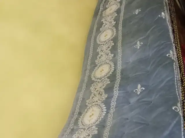 Курпача бо болиштхояш, Ваҳдат