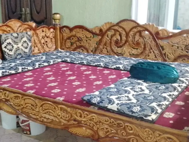 Тапчан Кат, Ваҳдат