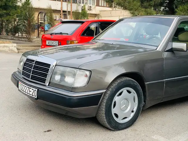 Mercedes-Benz W124
