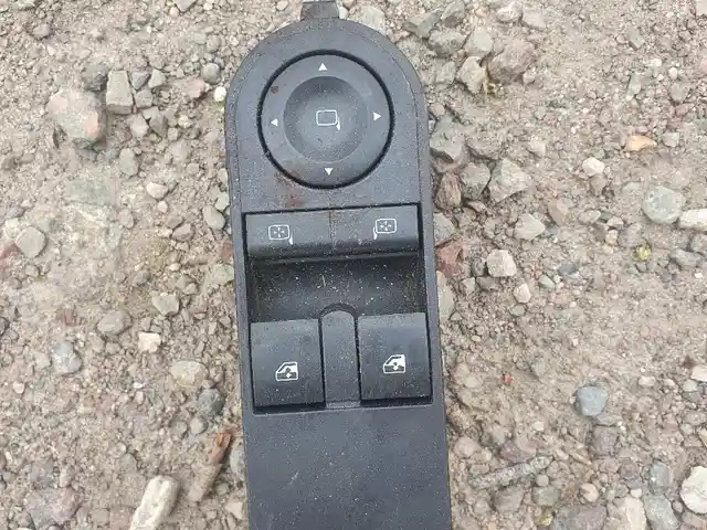 Стеклоподъёмник от Opel, Худжанд