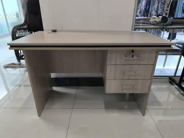Письменный стол, Душанбе