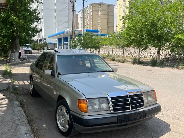 Mercedes-Benz W124