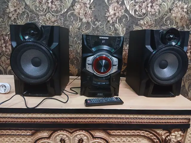 Музыкальный центр, Исфара