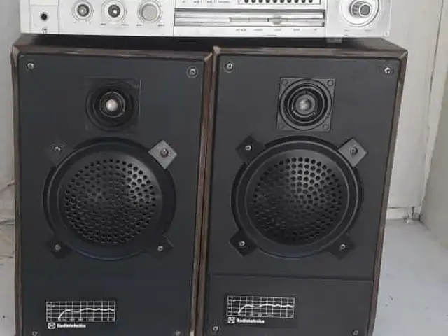 Усилитель и колонки S30, Хуҷанд
