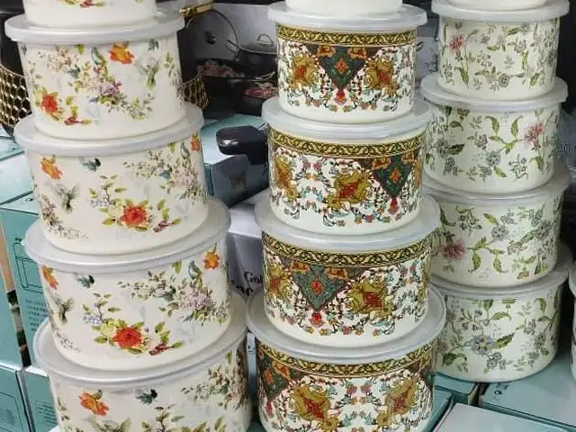 Эмалированная посуда с крышками, Худжанд