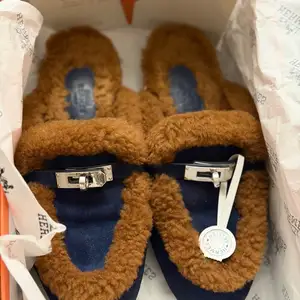 Тапочки с мехом Hermes, Душанбе