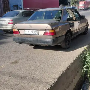 Mercedes-Benz W124