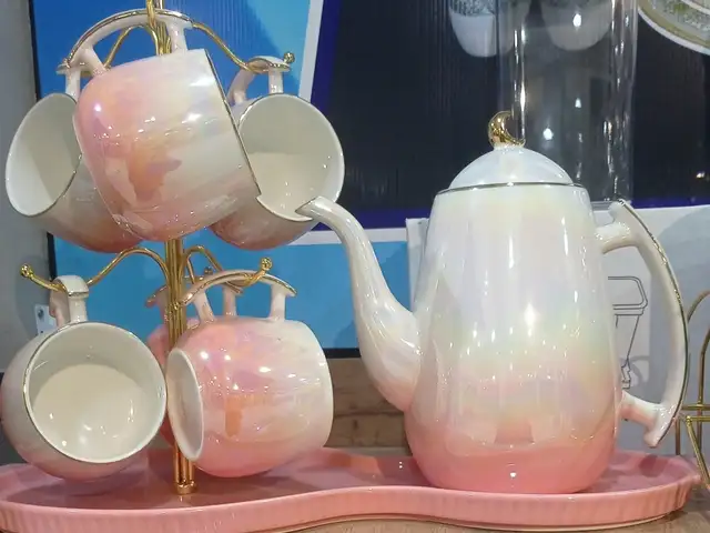 Чайник с чашками, Душанбе