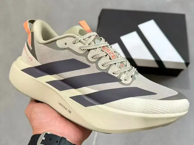 Кроссовки Adidas, Худжанд