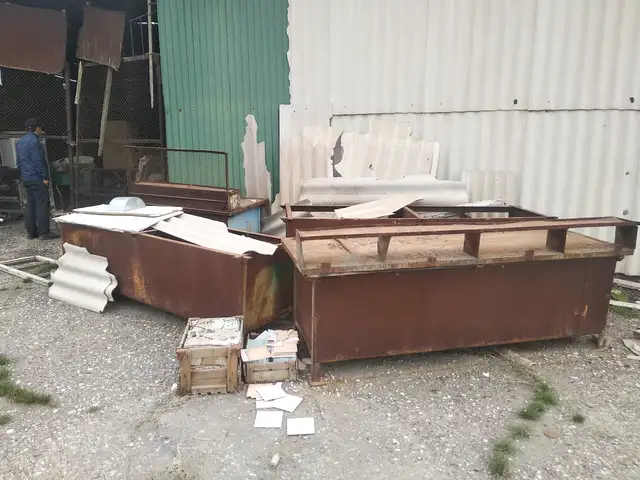 Рабочий стол железный, Худжанд