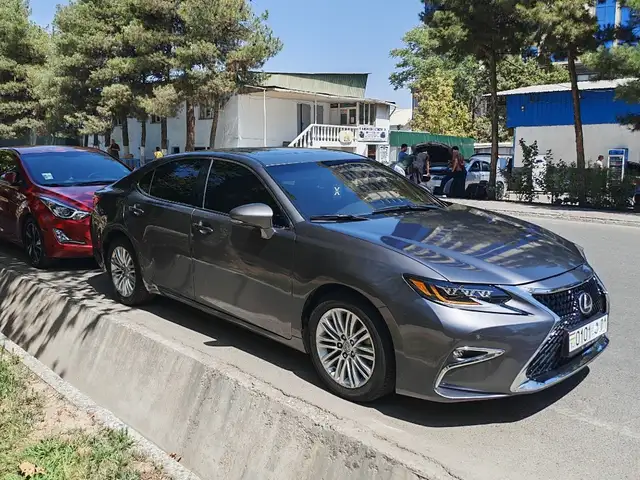 Lexus ES series