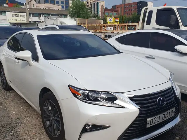 Lexus ES series
