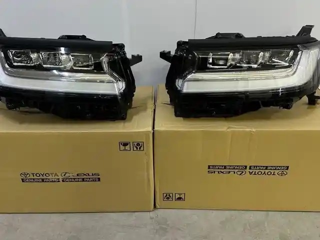 Фара передний Toyota Land Cruiser 300 оригинал led, Худжанд