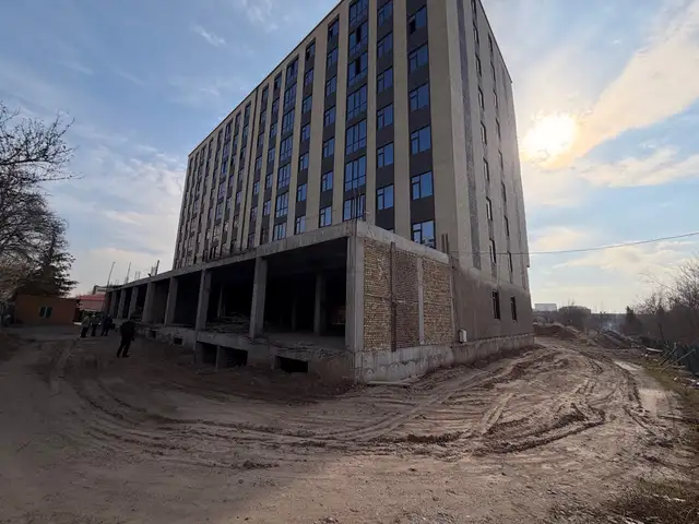 Помещение под магазин / салон, 902м², Кучаи 15 солагии Истиклолият рупаруи Поликлиника , Турсунзода