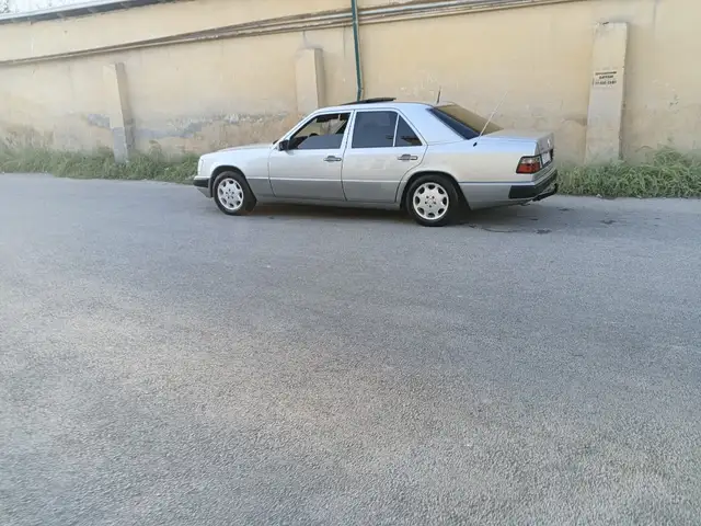 Mercedes-Benz W124