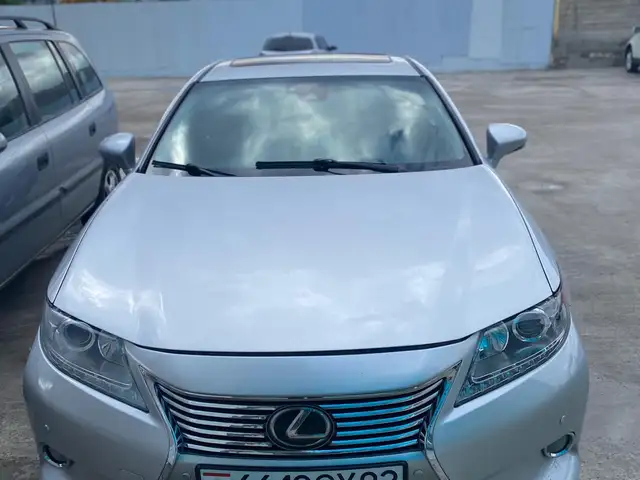 Lexus ES series