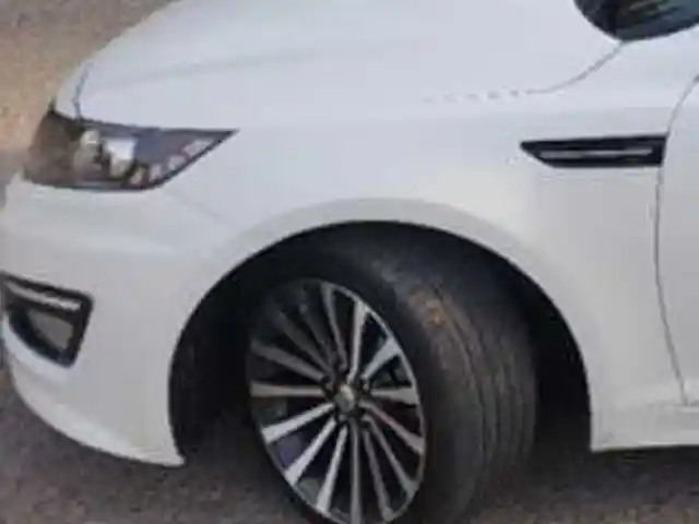 Крыло на Kia K5, Худжанд