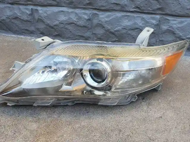 Передняя фара от Toyota Camry, Душанбе