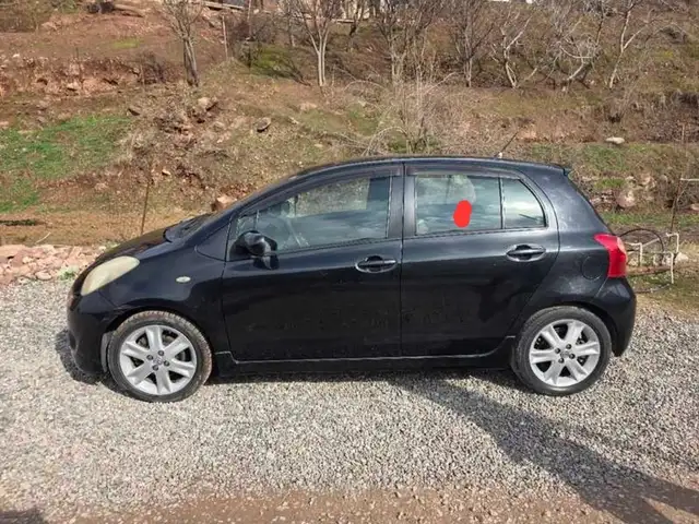 Стекло задних дверей от Toyota Vitz, Душанбе