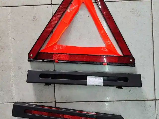 Знак аварийной остановки Mercedes, Душанбе