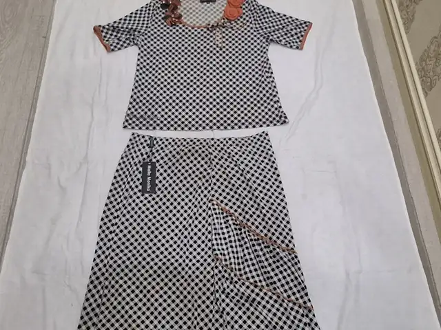 Юбочный костюм, Душанбе