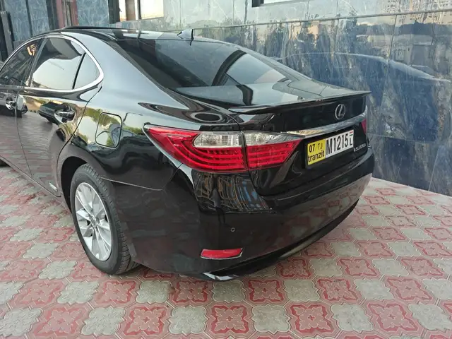 Lexus ES series