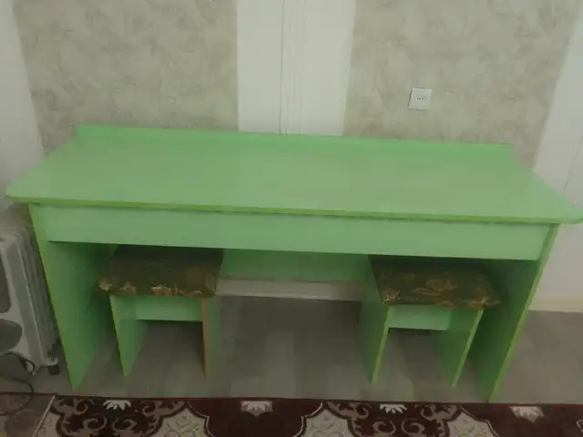Стол и стулья, Бустон (Чкаловск)