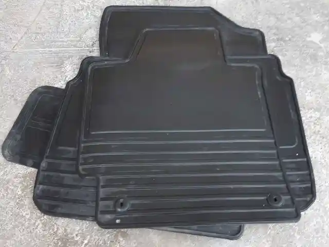Резиновые полики для авто, Худжанд