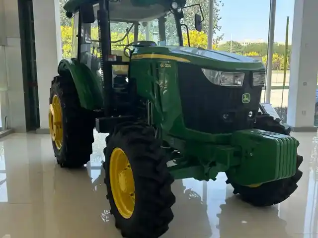 Трактор John Deere 1204, Душанбе