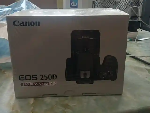Фотоаппарат Canon EOS 250D Kit 18-55mm IS STM, Душанбе
