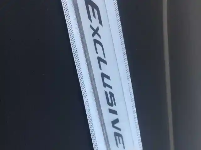 Эмблема Exclusive на багажник Toyota Camry 5, Душанбе