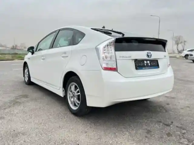Задние не тонированные стекла от Toyota Prius, Душанбе