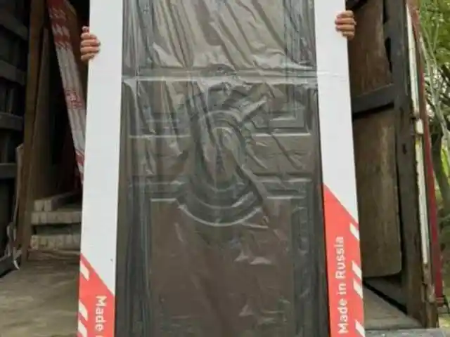 Дверь из шпона, Душанбе