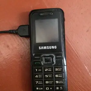 Телефон Samsung, Бобоҷон Ғафуров