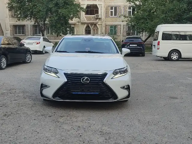 Lexus ES series