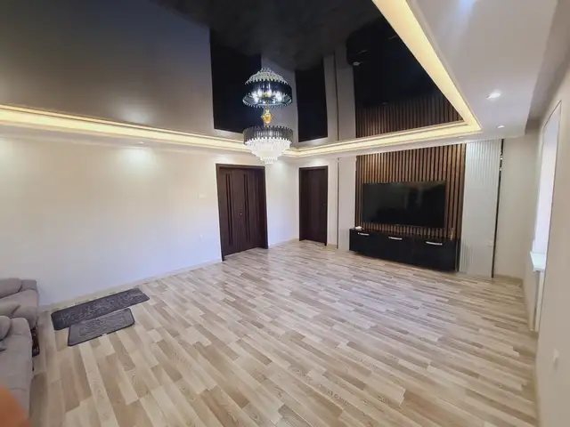 5-комн. квартира, 3 этаж, 118 м², 4мкр, 6 дом, Турсунзода