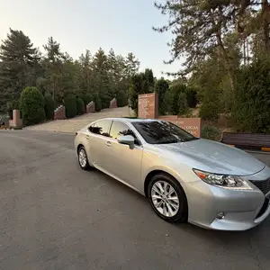 Lexus ES series