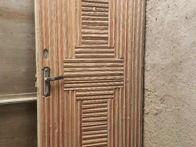 Дверь, Худжанд