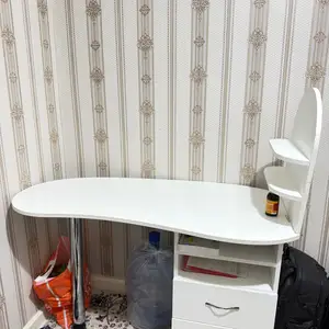 Маникюрный стол с полками, Худжанд