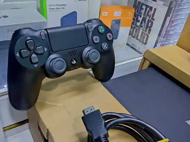 Игровая приставка Sony PlayStation 4 Pro 1Tb 4K ultra HD, Душанбе - 3