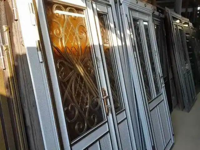 Стеклянная Дверь, Душанбе