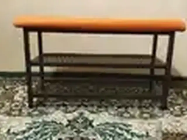 Полка для обуви с мягким сиденьем, Хуҷанд