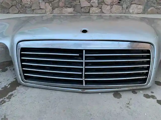 Капот от Mercedes-Benz, Худжанд