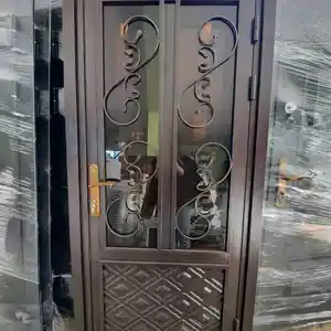Стеклянная дверь, Душанбе