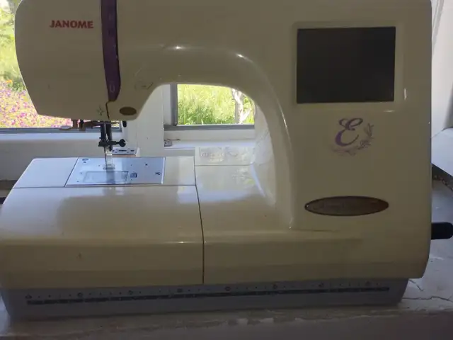 Машинка швейная Janome, Конибодом