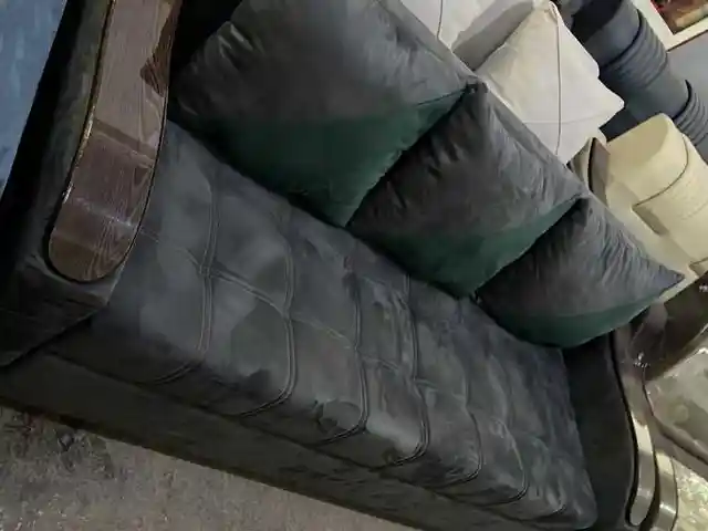 Диван с подушками, Душанбе